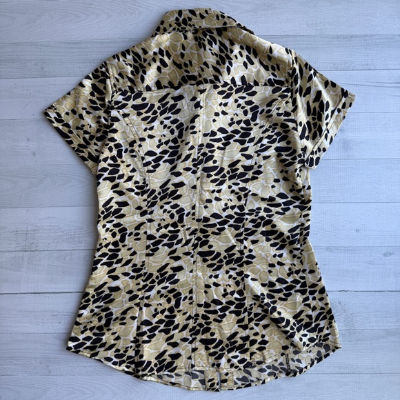 BCBG Maxazria Satin Gold & Black Printed Short Sleeve Button Down Shirt XS - Picture 4 of 6